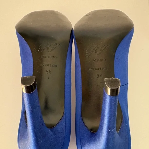 Roger Vivier High Heeled Blue Satin Pumps with Crystal Buckle Size 38 (7.5) - Picture 7 of 12